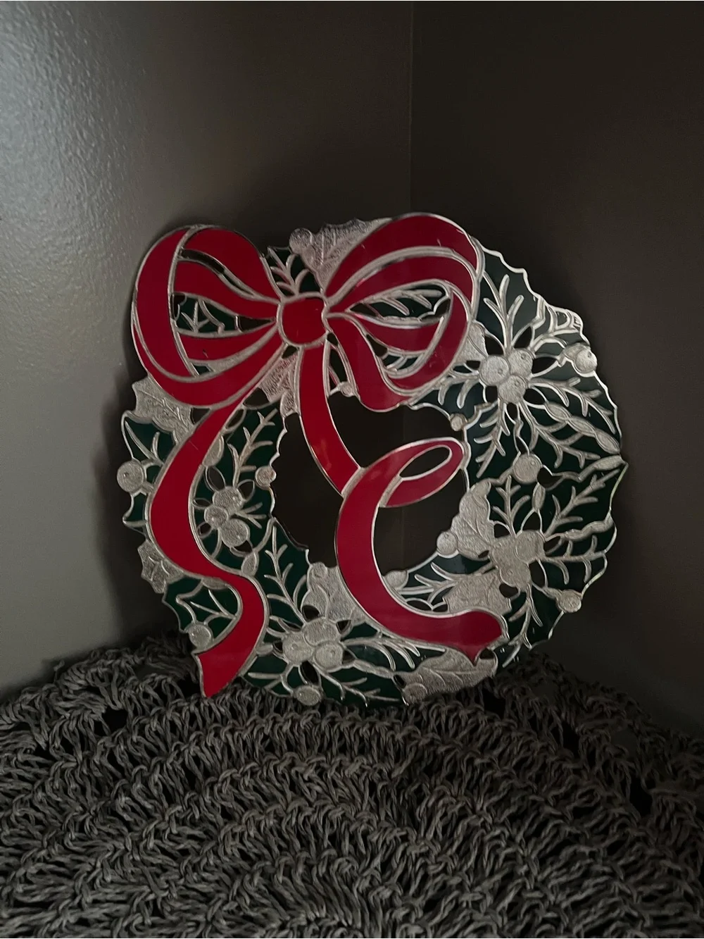 Vintage Oneida WM A Rogers Holiday Wreath trivet Red Bow metal Christmas